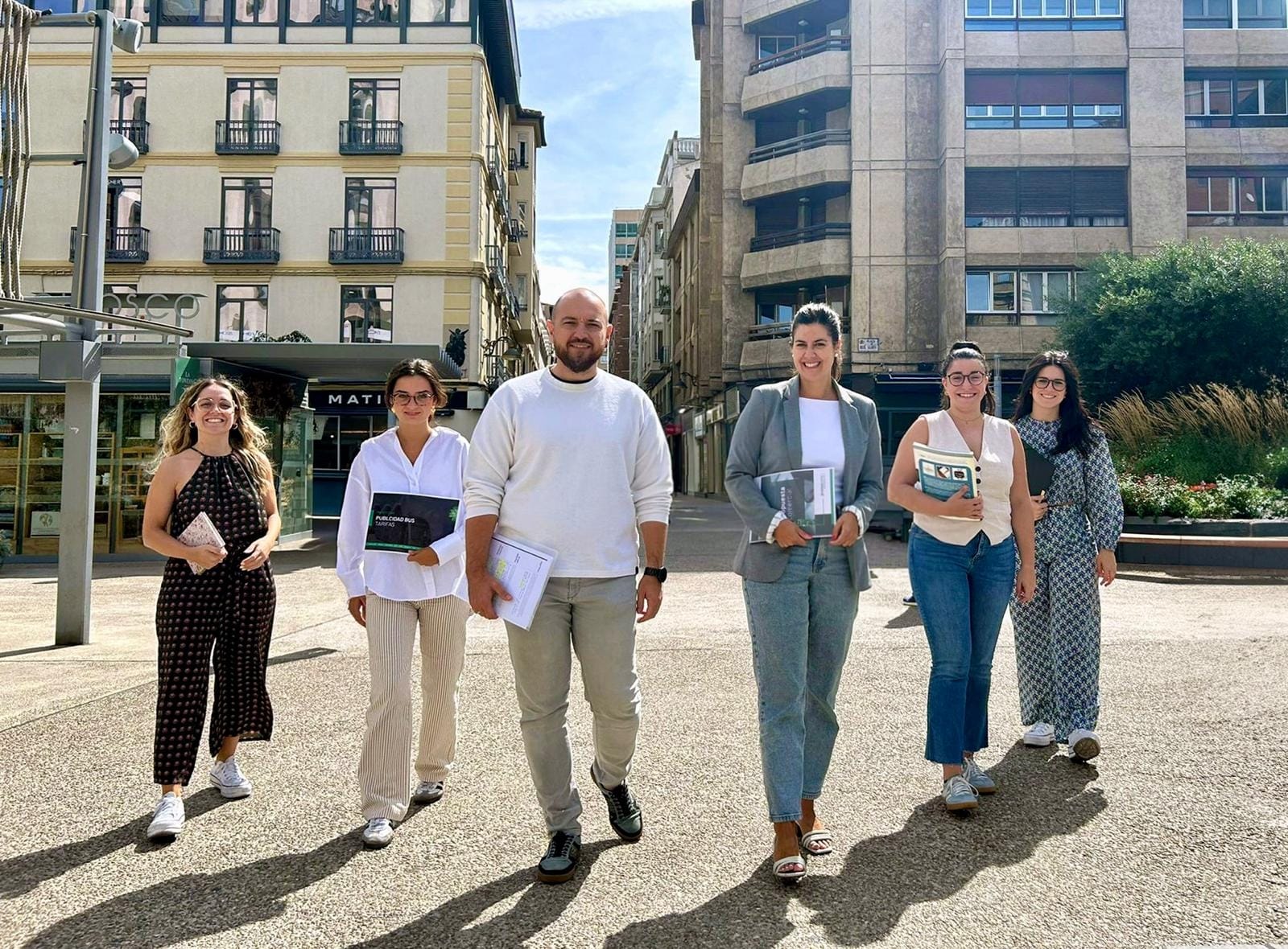 Impacto de la subida de impuestos en 2025 para autónomos y pequeñas empresas: "El caso de las agencias de marketing digital" Impacto de la subida de impuestos en 2025 para autónomos y pequeñas empresas: "El caso de las agencias de marketing digital"