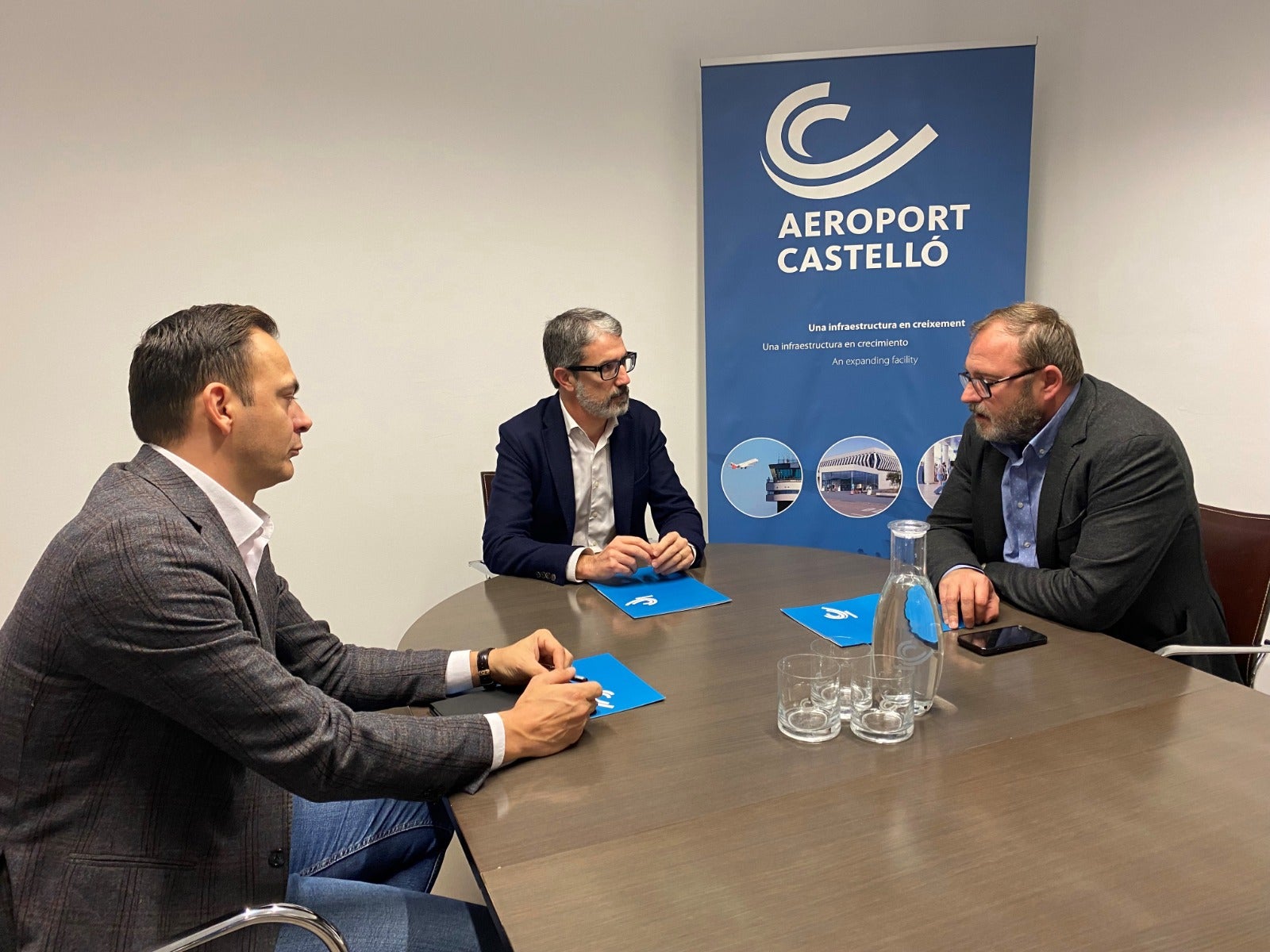 Aerocas busca con el Consulado de Rumanía potenciar el turismo rumano con las rutas de Bucarest y Cluj Aerocas busca con el Consulado de Rumanía potenciar el turismo rumano con las rutas de Bucarest y Cluj