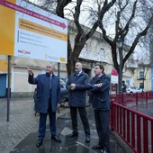 El alcalde José Luis Sanz en la plaza del Pumarejo junto al delegado de urbanismo Juan de la Rosa (dcha) y el gerente de urbanismo Fernando Vázquez (centro) El alcalde José Luis Sanz en la plaza del Pumarejo junto al delegado de urbanismo Juan de la Rosa (dcha) y el gerente de urbanismo Fernando Vázquez (centro)
