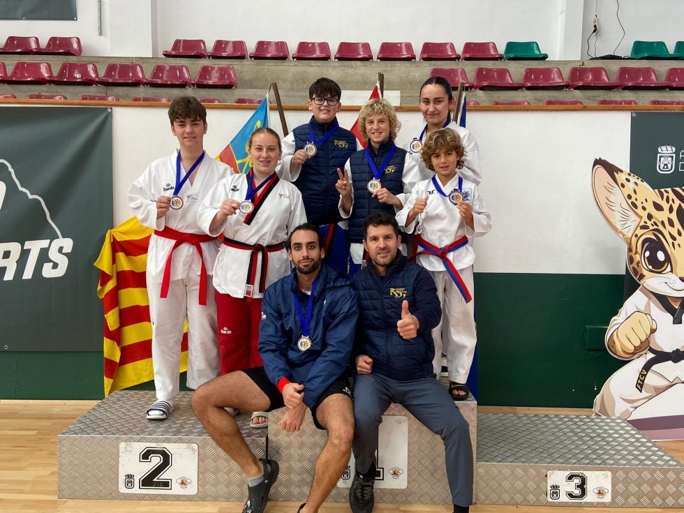Dos oros, cuatro platas y un bronce y para el equipo de Taekwondo l’Alfàs en el Jocs Esportius y Liga Autonómica Dos oros, cuatro platas y un bronce y para el equipo de Taekwondo l’Alfàs en el Jocs Esportius y Liga Autonómica
