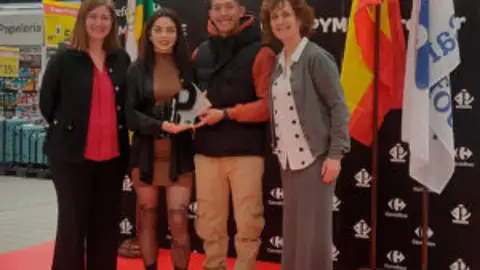 Una emprendedora de Fademur es premiada en Extremadura para comercializar sus productos en Carrefour Una emprendedora de Fademur es premiada en Extremadura para comercializar sus productos en Carrefour