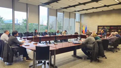 La Junta apuesta por la homologación salarial de docentes y los sindicatos tachan de "insuficiente" la propuesta inicial La Junta apuesta por la homologación salarial de docentes y los sindicatos tachan de "insuficiente" la propuesta inicial