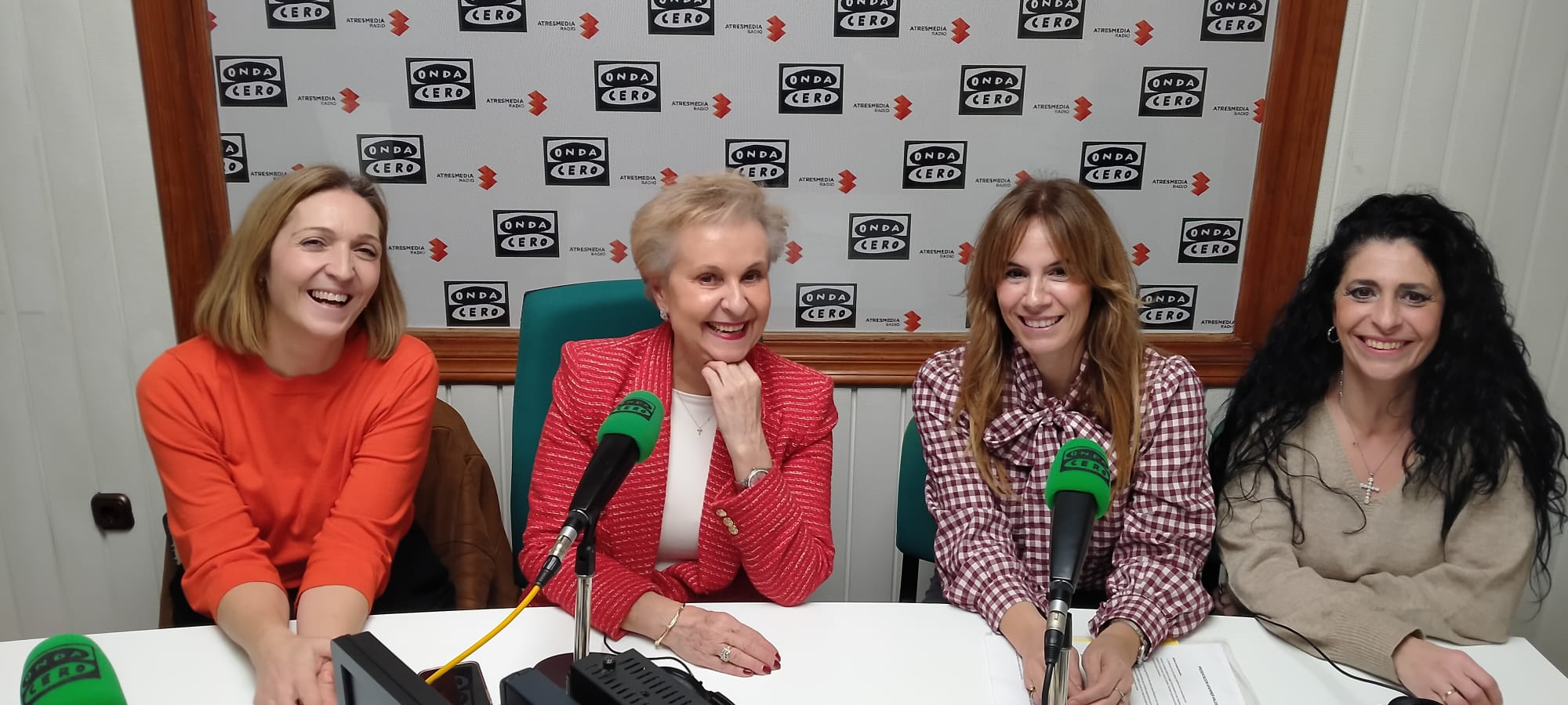 Seis mujeres se sitúan al frente de AFAMMER Valdepeñas para seguir luchando por las mujeres rurales Seis mujeres se sitúan al frente de AFAMMER Valdepeñas para seguir luchando por las mujeres rurales