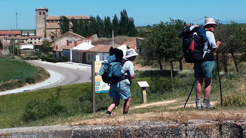 La Diputación adjudica dos obras para la señalización inteligente en cruces de carreteras provinciales con el Camino de Santiago y para adecuación peatonal en la N-120 en Carrión .