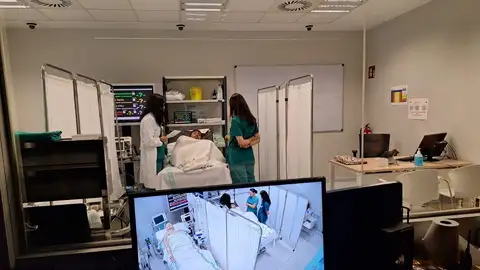 El 'Escape Room' de la Unidad de Simulación Clínica sirve como herramienta de formación multidisciplinar El 'Escape Room' de la Unidad de Simulación Clínica sirve como herramienta de formación multidisciplinar