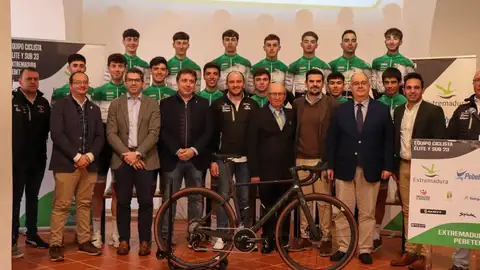 La Junta de Extremadura renueva su apoyo al equipo de ciclismo Extremadura élite sub-23, Pebetero en su 25º aniversario La Junta de Extremadura renueva su apoyo al equipo de ciclismo Extremadura élite sub-23, Pebetero en su 25º aniversario