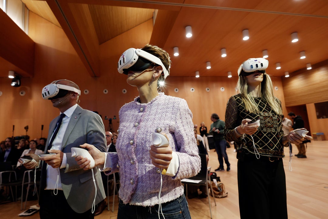 José Riquelme Santos, experto en IA: "La ventaja de DeepSeek es que es 100% gratuito y de código abierto" José Riquelme Santos, experto en IA: "La ventaja de DeepSeek es que es 100% gratuito y de código abierto"