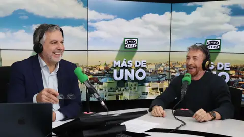Pablo Motos con Carlos Alsina en 'Más de uno' Pablo Motos con Carlos Alsina en 'Más de uno'