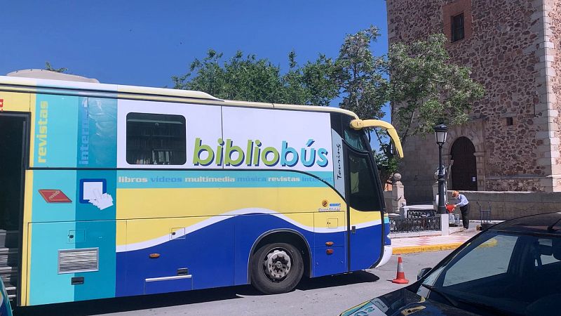 El servicio de Bibliobús de la región atiende en Toledo a vecinos de 70 pueblos al año El servicio de Bibliobús de la región atiende en Toledo a vecinos de 70 pueblos al año