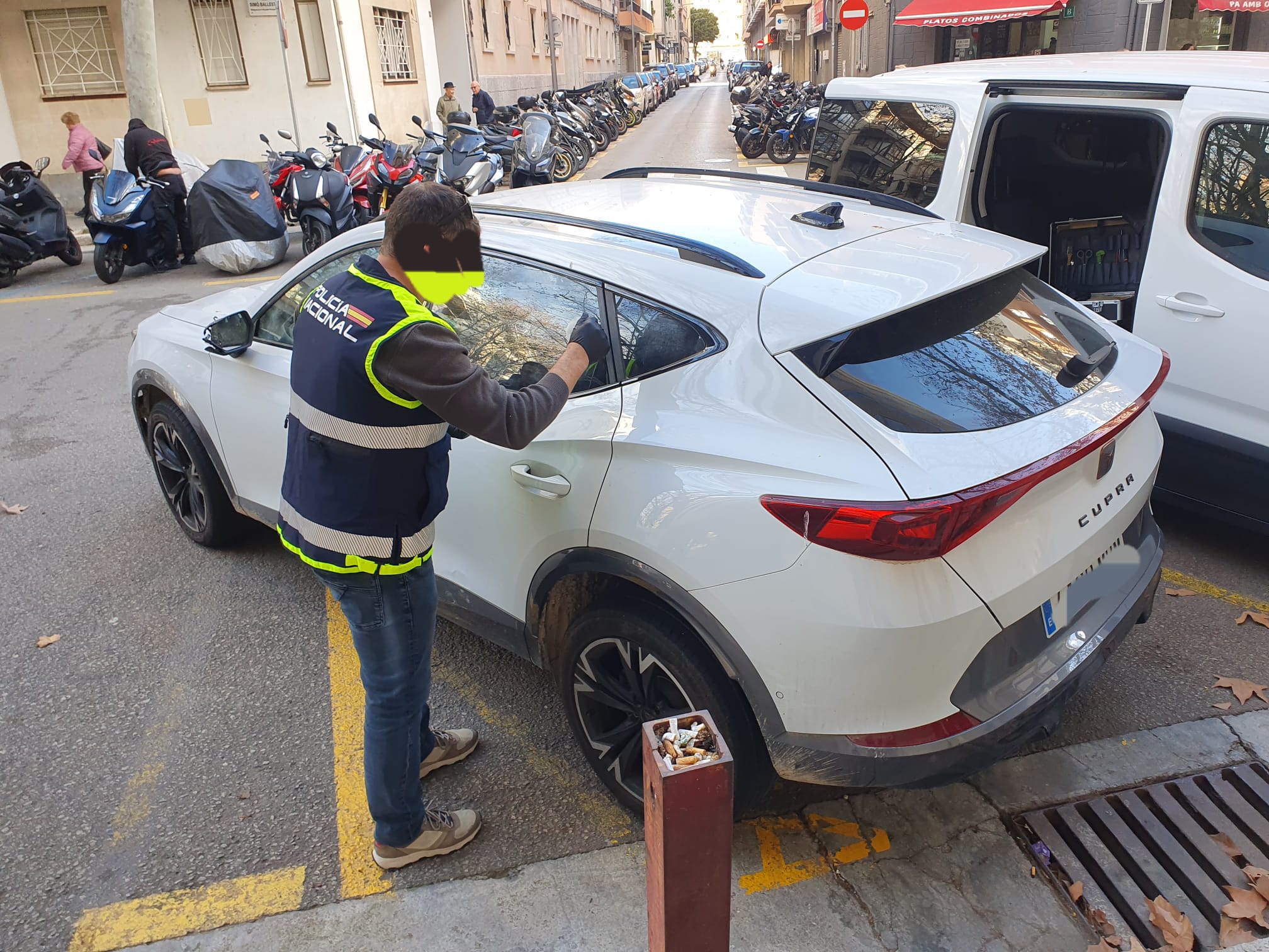 Detenido un menor tras un atraco a mano armada en el Molinar y una persecución hasta Santa Ponça Detenido un menor tras un atraco a mano armada en el Molinar y una persecución hasta Santa Ponça