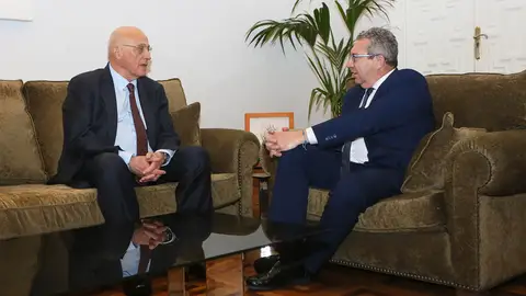 Josep Oliu y Toni Pérez en la reunión de este lunes Josep Oliu y Toni Pérez en la reunión de este lunes