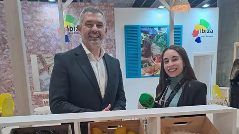 Juan Miguel Costa, director insular de Turismo de Ibiza, y Patricia Segura en la feria 'Madrid Fusión' en Ifema. Juan Miguel Costa, director insular de Turismo de Ibiza, y Patricia Segura en la feria 'Madrid Fusión' en Ifema.