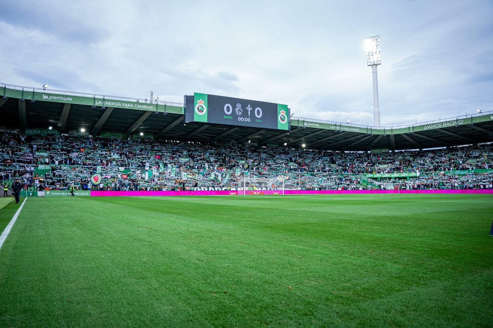 Ayuntamiento y Racing acuerdan comenzar los trámites para licitar la obra de la cubierta de El Sardinero Ayuntamiento y Racing acuerdan comenzar los trámites para licitar la obra de la cubierta de El Sardinero