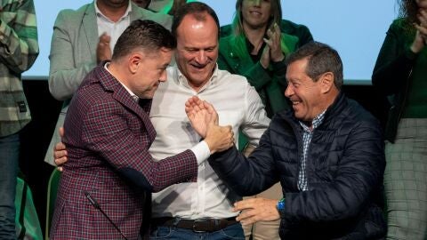 Imagen de la asamblea en donde Teodoro Sosa anuncia que se marcha de Nueva Canarias con otros l&iacute;deres insulares de Gran Canaria 