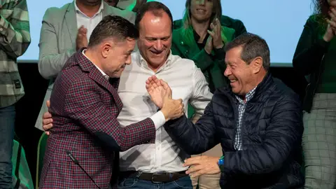 Imagen de la asamblea en donde Teodoro Sosa anuncia que se marcha de Nueva Canarias con otros líderes insulares de Gran Canaria Imagen de la asamblea en donde Teodoro Sosa anuncia que se marcha de Nueva Canarias con otros líderes insulares de Gran Canaria