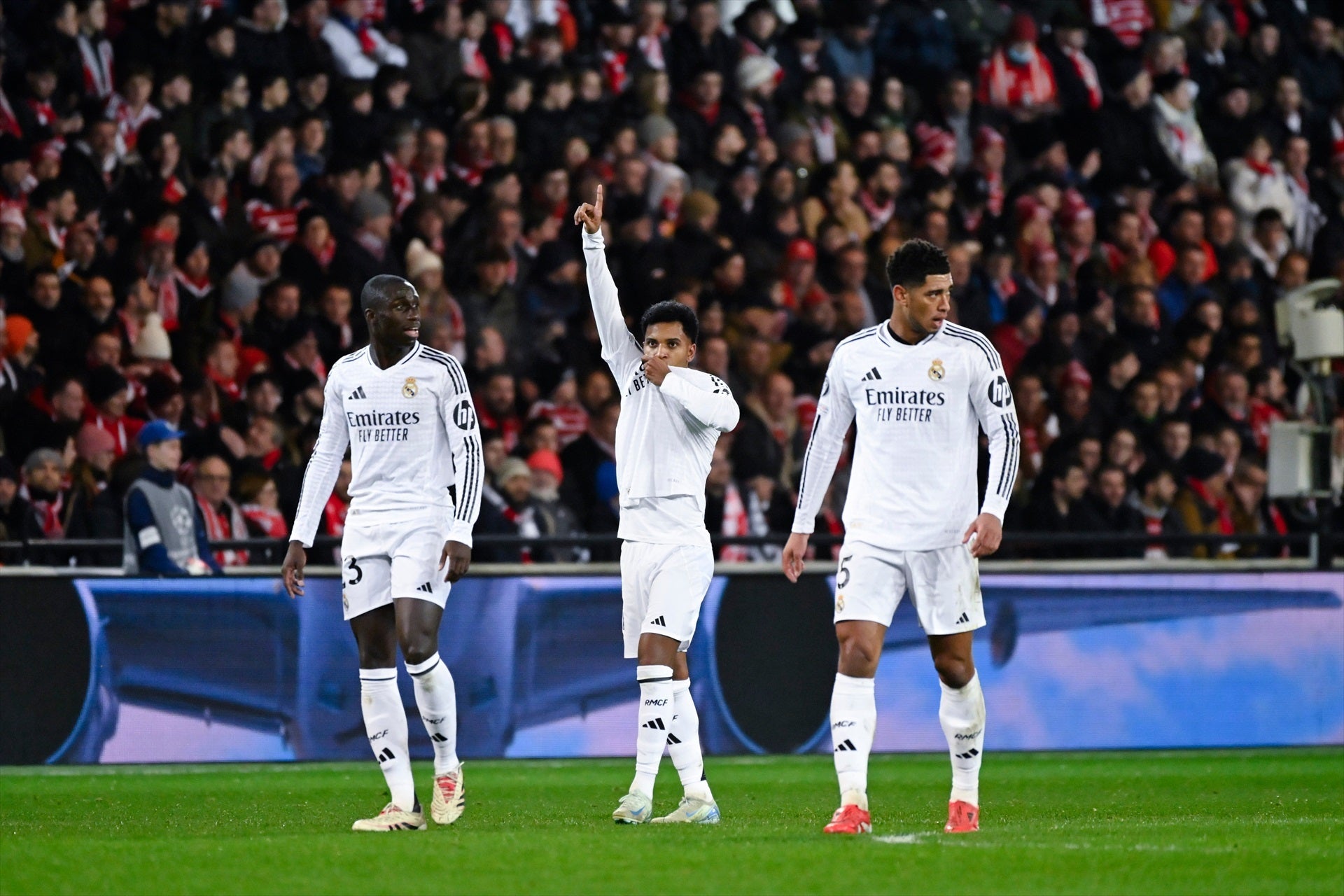 El Real Madrid gana al Brest, pero llega tarde para octavos El Real Madrid gana al Brest, pero llega tarde para octavos