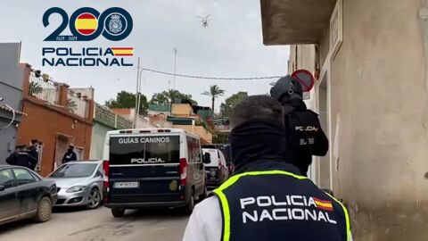 Polic&iacute;a Nacional en l'Alquerieta de Alzira