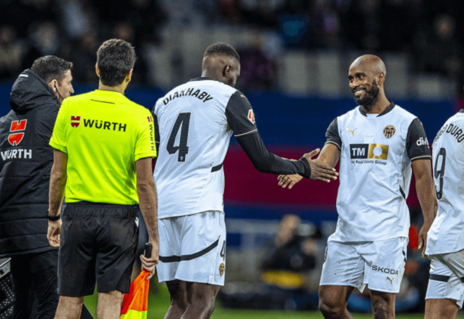 Mouctar Diakhaby: "Los entrenos están bien, pero lo que te dice la verdad es cuando te enfrentas a otro equipo de La Liga" Mouctar Diakhaby: "Los entrenos están bien, pero lo que te dice la verdad es cuando te enfrentas a otro equipo de La Liga"
