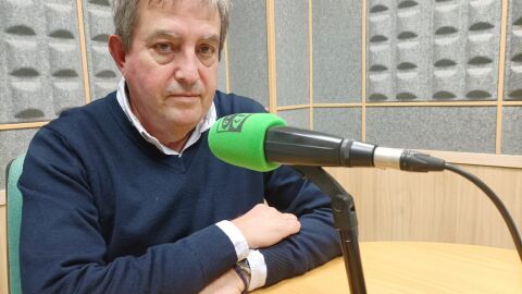 El decano del colegio de Abogados de Huelva, Antonio Bernal, en los estudios de Onda Cero.