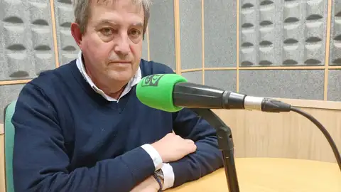 El decano del colegio de Abogados de Huelva, Antonio Bernal, en los estudios de Onda Cero. El decano del colegio de Abogados de Huelva, Antonio Bernal, en los estudios de Onda Cero.