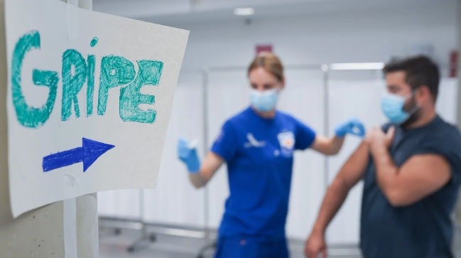 Baja la gripe un 42 % en la Comunitat Valenciana y sube el covid un 32 % Baja la gripe un 42 % en la Comunitat Valenciana y sube el covid un 32 %