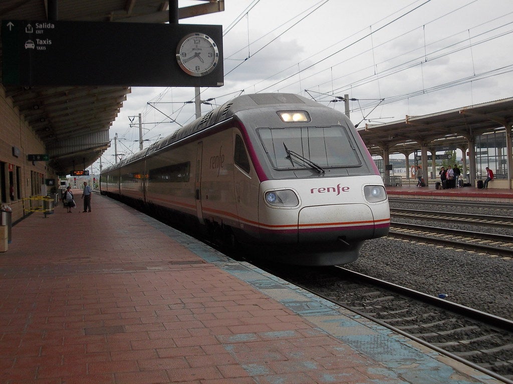 Usuarios del Avant de Ciudad Real son optimistas pero con cautela ante el incremento de plazas en el tren de las 6:20 Usuarios del Avant de Ciudad Real son optimistas pero con cautela ante el incremento de plazas en el tren de las 6:20