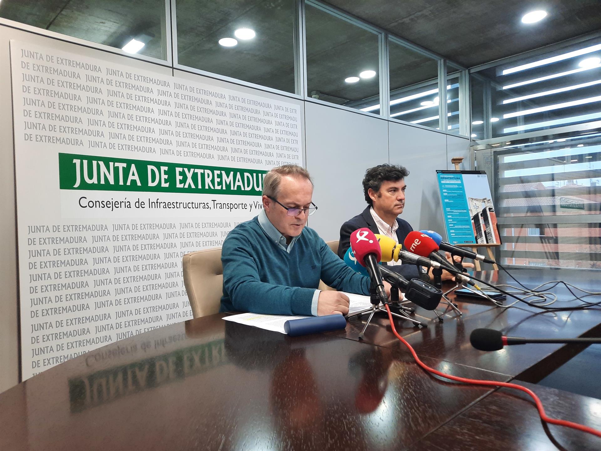 Las obras de la Ronda Sur de Cáceres se retrasan por un problema con Adif y por una finca ocupada con animales Las obras de la Ronda Sur de Cáceres se retrasan por un problema con Adif y por una finca ocupada con animales