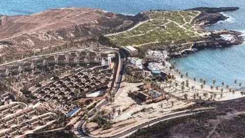 Recreación del complejo hotelero y las villas en el Puertito de Armeñime, en la que se ven las casas de los vecinos Cuna del Alma Recreación del complejo hotelero y las villas en el Puertito de Armeñime, en la que se ven las casas de los vecinos Cuna del Alma