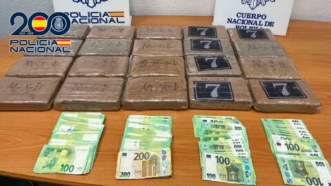 Droga y dinero incautado por la Polic&iacute;a Nacional en un piso nodriza de Torrej&oacute;n de Ardoz