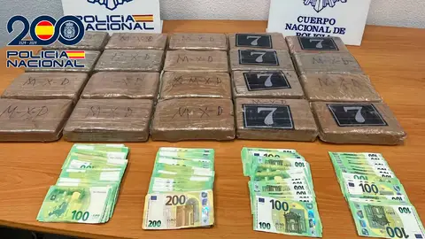 La Policía Nacional ha localizado en Torrejón de Ardoz un piso nodriza donde se recibía cocaína procedente de Ecuador para distribuirla por toda Europa Droga y dinero incautado por la Policía Nacional en un piso nodriza de Torrejón de Ardoz