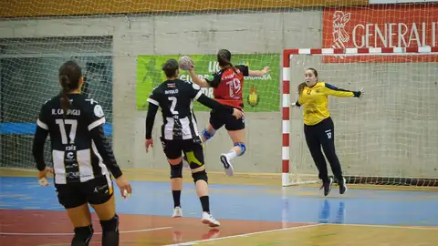 Uno de los momentos del Balonmano Morvedre-Balonmano Málaga Costa del Sol (24-23) Uno de los momentos del Balonmano Morvedre-Balonmano Málaga Costa del Sol (24-23)