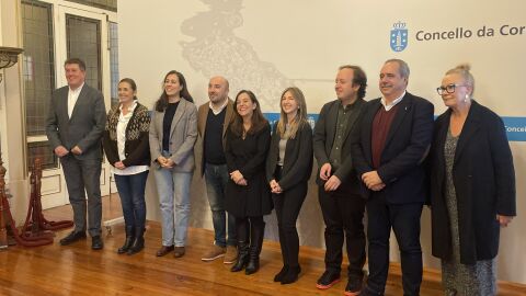 La alcaldesa, In&eacute;s Rey, junto a su equipo de gobierno
