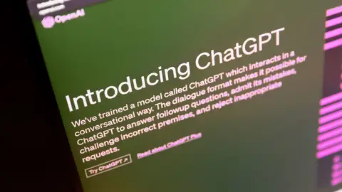 Imagen de archivo de una pantalla con la aplicación de ChatGPT, la inteligencia artificial OpenAI Imagen de archivo de una pantalla con la aplicación de ChatGPT, la inteligencia artificial OpenAI