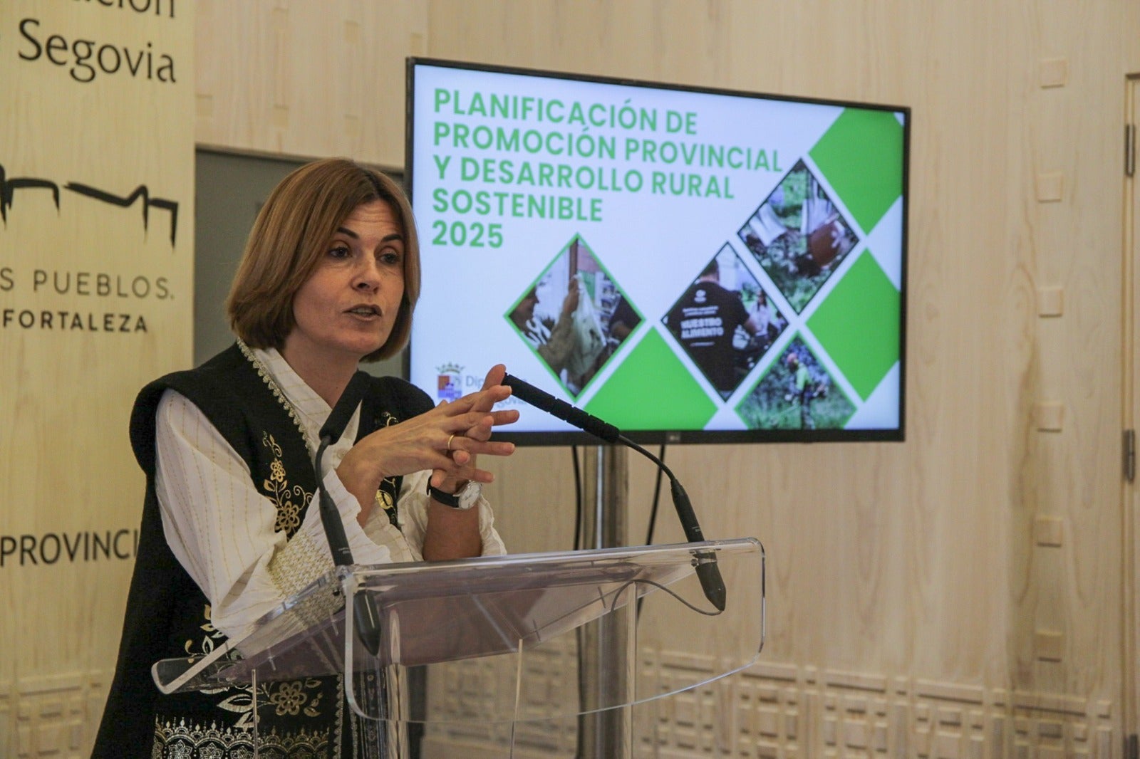 La Diputación destina 50.000 € para fomentar las compras con la primera campaña de bonos comercio La Diputación destina 50.000 € para fomentar las compras con la primera campaña de bonos comercio