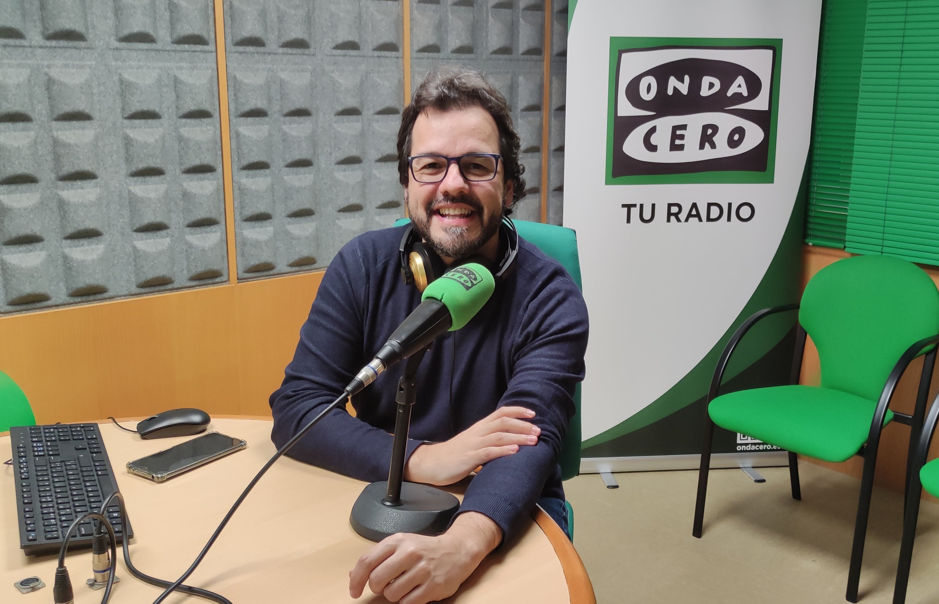 Allo negro para cantarlle ao branco algodón Allo negro para cantarlle ao branco algodón