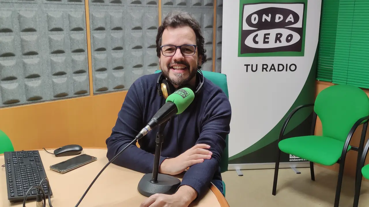 Tomamos a última deste xoves co músico Javier Prado que nos presenta o seu novo proxecto: “Allo negro”, unha banda de blues e soul en galego que se estrea co tema “Branco algodón”. Tomamos a última deste xoves co músico Javier Prado que nos presenta o seu novo proxecto: “Allo negro”, unha banda de blues e soul en galego que se estrea co tema “Branco algodón”.