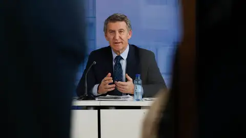 El líder del PP, Alberto Núñez Feijóo, presenta su plan de vivienda a una veintena de asociaciones y acompañado por consejeros autonómicos del PP El líder del PP, Alberto Núñez Feijóo, presenta su plan de vivienda a una veintena de asociaciones y acompañado por consejeros autonómicos del PP
