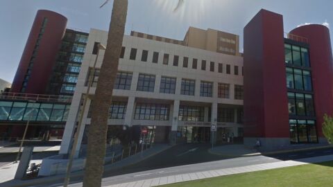 Entrada de urgencias del Hospital Materno Insular de Gran Canaria 