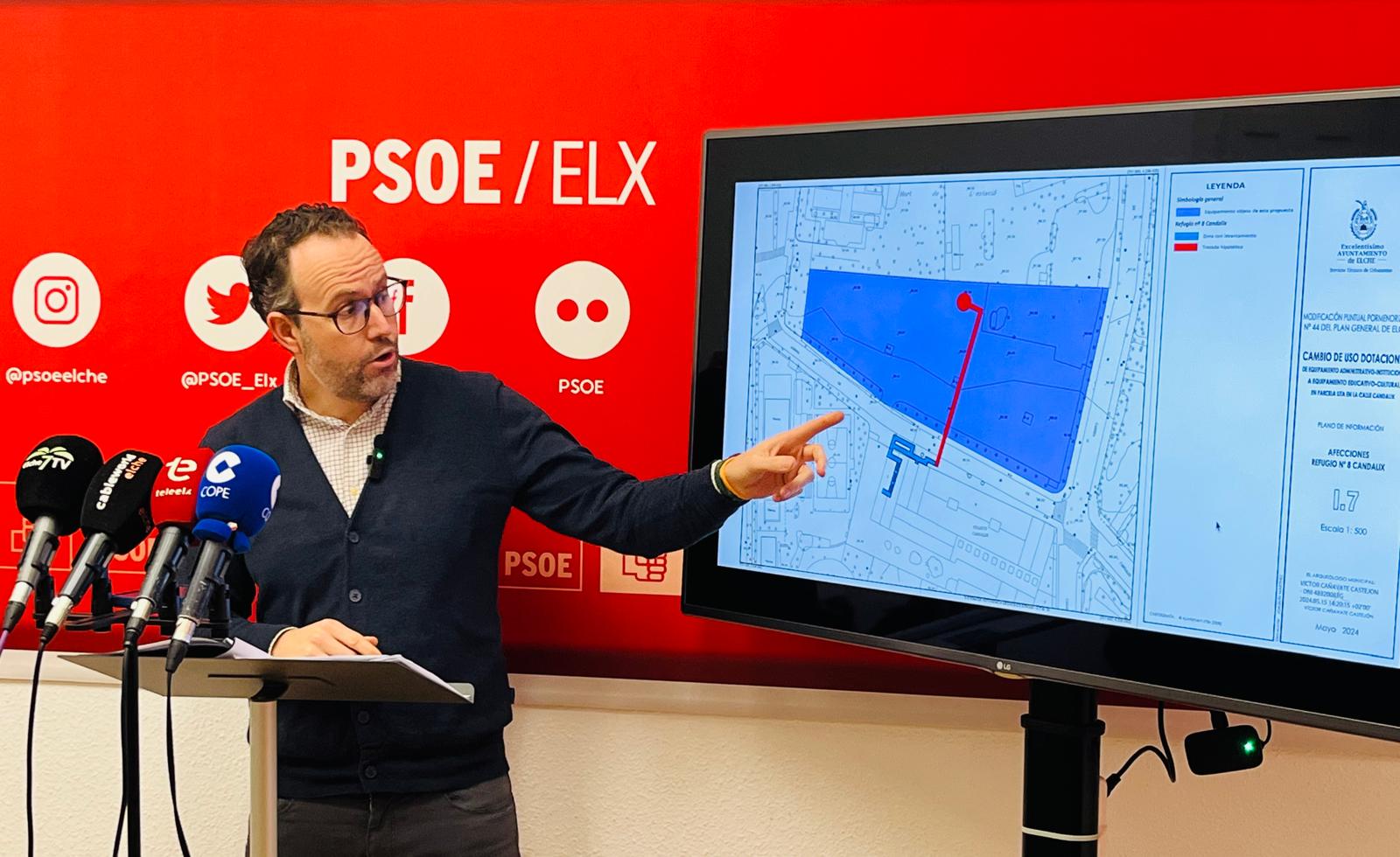 El PSOE acusa a Pablo Ruz de “atascar” el nuevo Conservatorio de Música al cambiar la parcela para construirlo El PSOE acusa a Pablo Ruz de “atascar” el nuevo Conservatorio de Música al cambiar la parcela para construirlo
