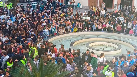 El alumnado de Nules participa en una marcha solidaria por la DANA El alumnado de Nules participa en una marcha solidaria por la DANA