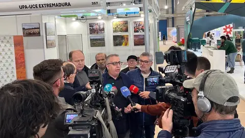 El secretario general de UPA-UCE Extremadura, Ignacio Huertas, atiende a los medios El secretario general de UPA-UCE Extremadura, Ignacio Huertas, atiende a los medios