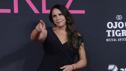 Karla Sofía Gascón piede perdón, cierra su cuenta en X y denuncia que "hay algo muy oscuro detrás"