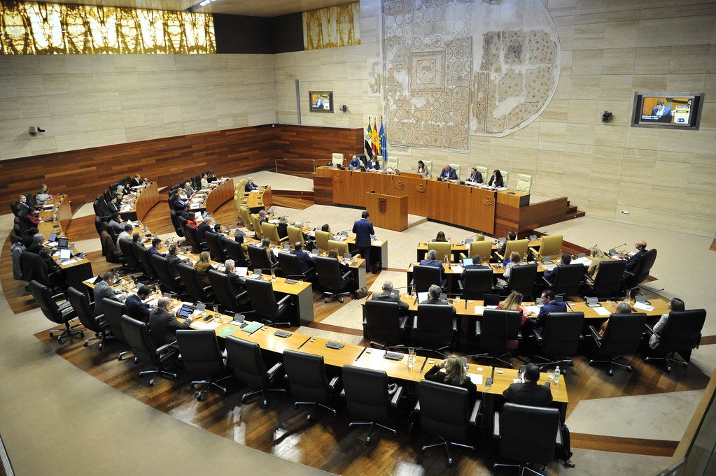 Guardiola dice sentir "vergüenza" por el no del PSOE al manifiesto por el 8M, Vox se suma al gobierno regional y PSOE y Unidas unen fuerzas Guardiola dice sentir "vergüenza" por el no del PSOE al manifiesto por el 8M, Vox se suma al gobierno regional y PSOE y Unidas unen fuerzas