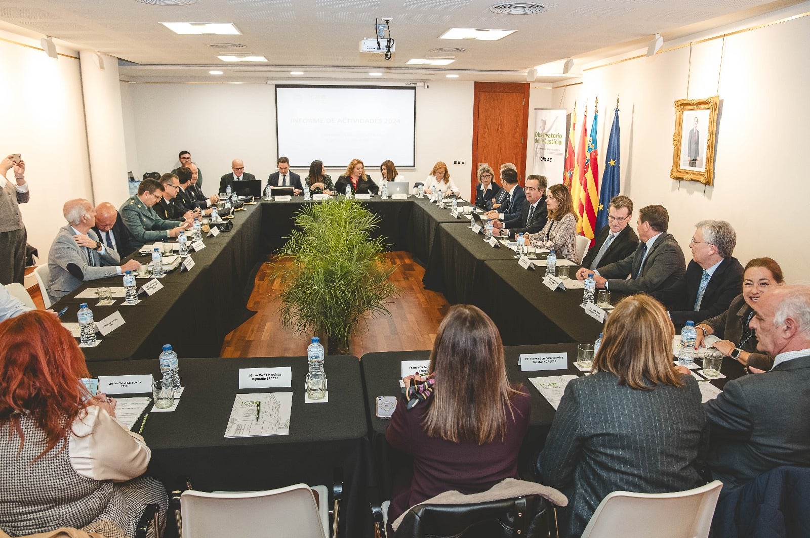 El Colegio de Abogados de Elche pide a la consellera de Justicia reducir la demora de hasta dos años en el señalamiento de vistas El Colegio de Abogados de Elche pide a la consellera de Justicia reducir la demora de hasta dos años en el señalamiento de vistas