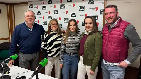 Sito Cantero, Consoli Romero, Miriam Martín, Carla Peinado y Marce Abenza Con alumnas de la escuela taurina de Ciudad Real