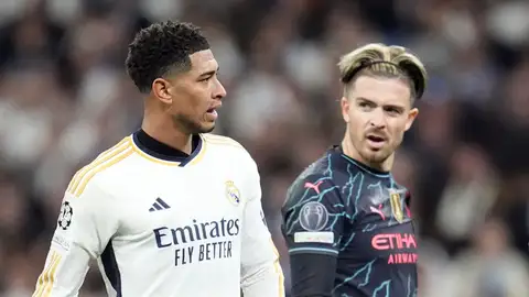 Bellingham y Grealish durante el Real Madrid - Manchester City de la temporada 23/24