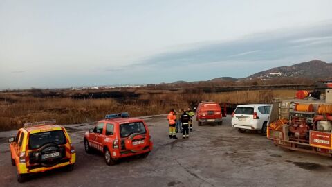 Imagen de parte del dispositivo movilizado con motivo del incendio forestal de La Marjal dels Moros de Sagunto Imagen de parte del dispositivo movilizado con motivo del incendio forestal de La Marjal dels Moros de Sagunto