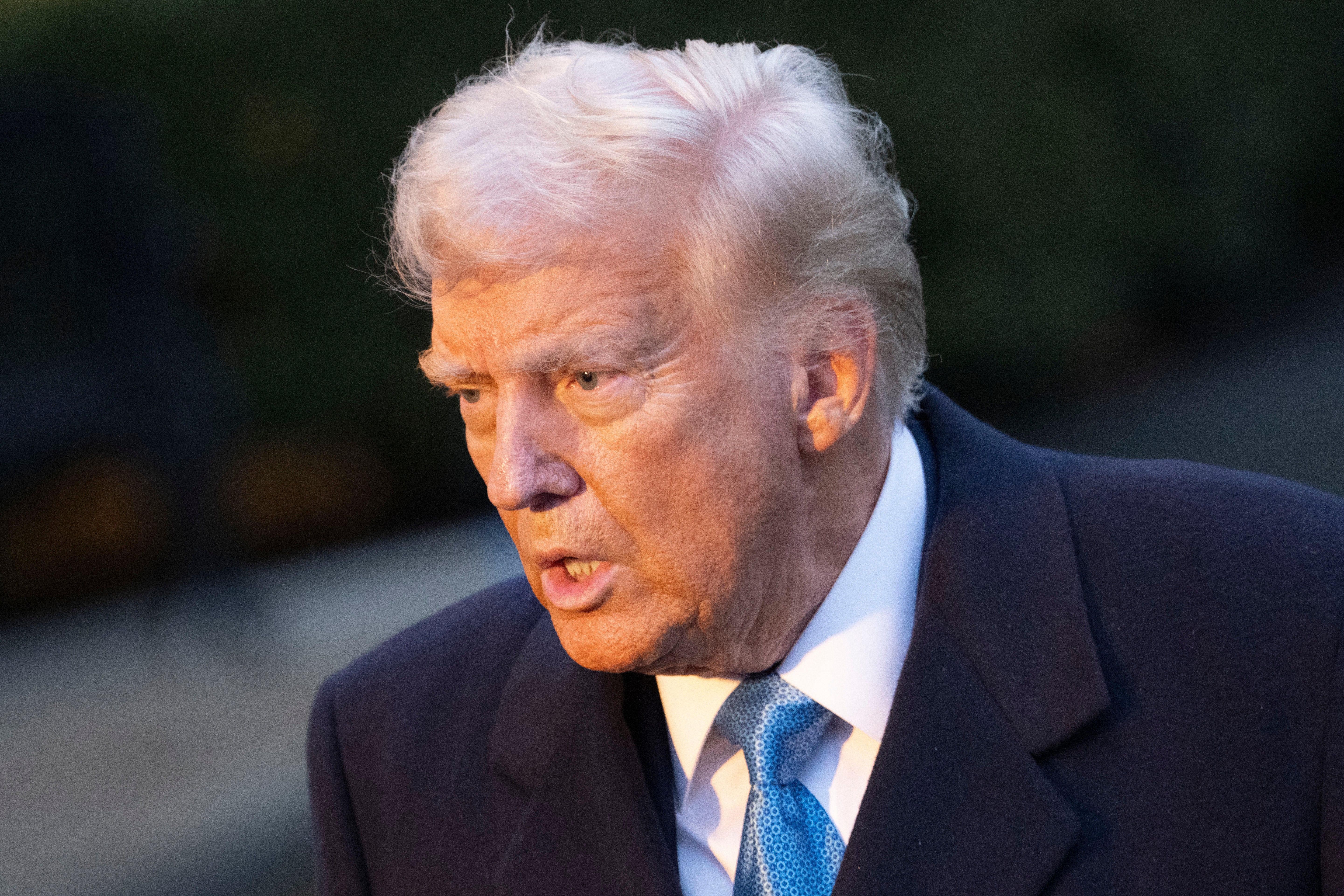 Trump cumple su palabra: firma los aranceles del 25% para bienes de Canadá y México y 10% para China Trump cumple su palabra: firma los aranceles del 25% para bienes de Canadá y México y 10% para China