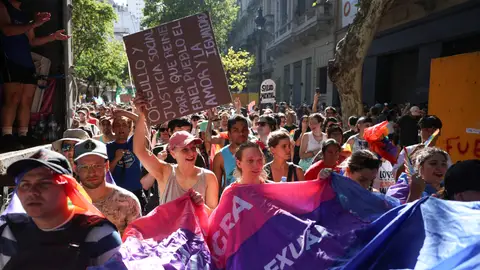 Manifestantes contra Milei en Argentina este sábado Manifestantes contra Milei en Argentina este sábado