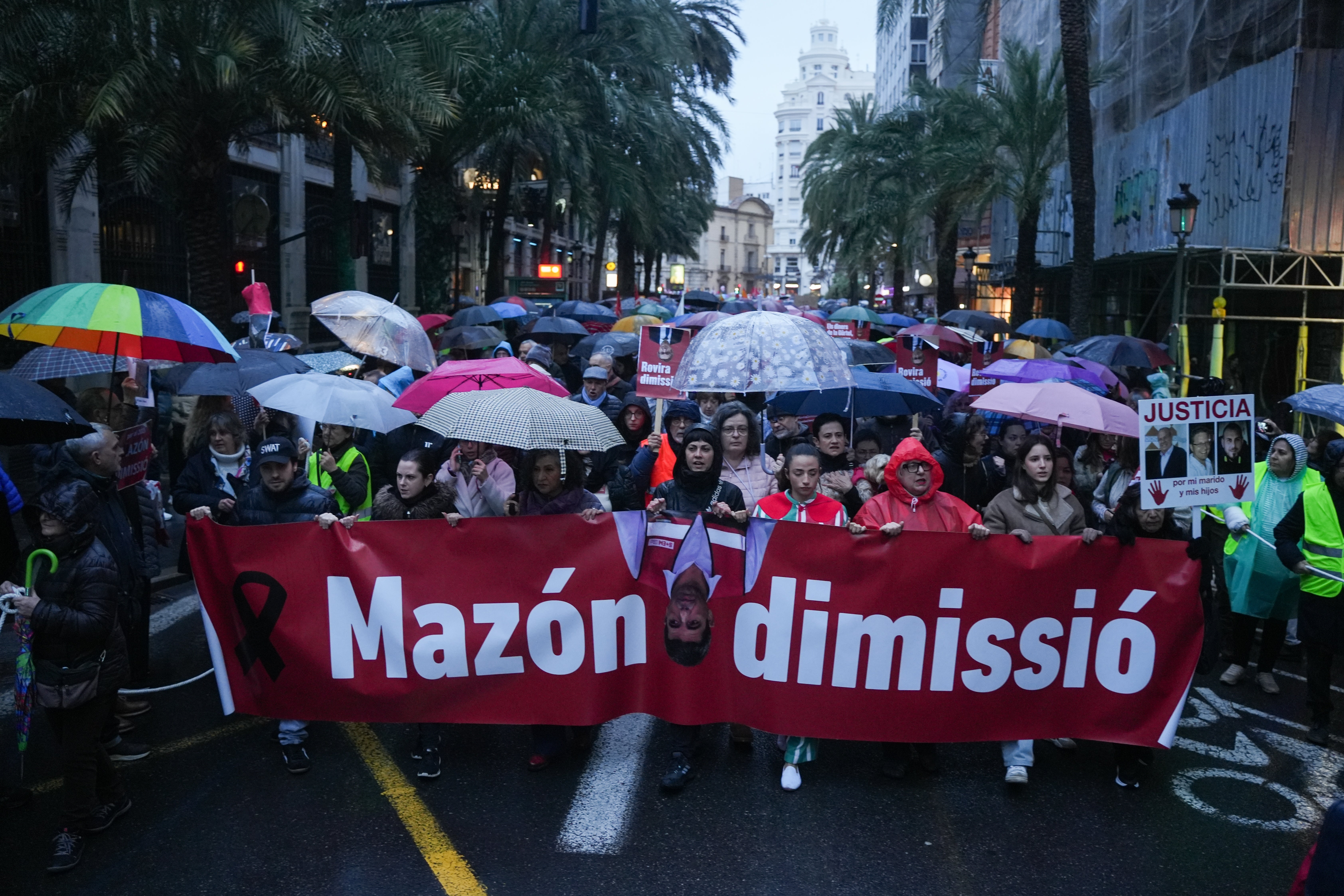 Una cuarta manifestación en Valencia pide la dimisión de Carlos Mazón Una cuarta manifestación en Valencia pide la dimisión de Carlos Mazón